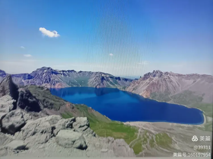 朝鲜称之为白头山将军峰)看长白山群峰和天池攝于2019年7月9日9时友谊